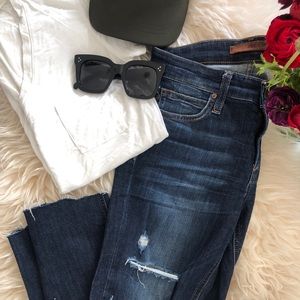 Mid Rise Skinny destroyed crop jeans